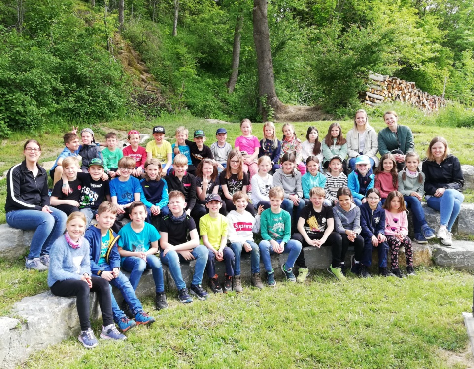 Klassenfoto der gesamten Wandergruppe