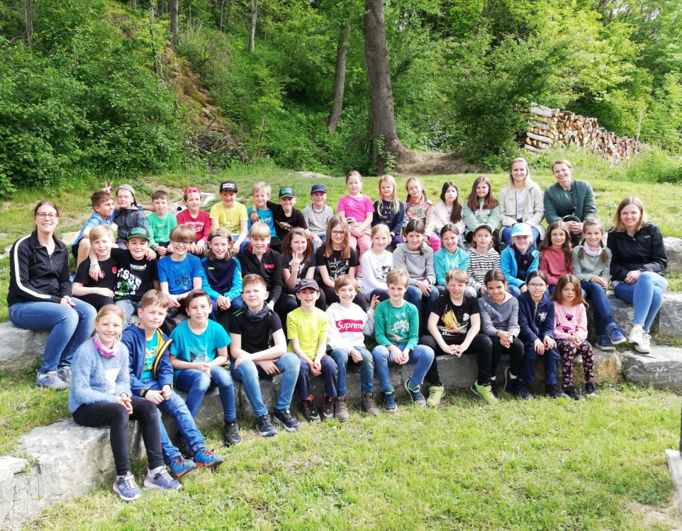 Klassenfoto der gesamten Wandergruppe